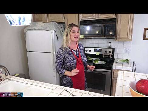 ❤️ Stepmom milking anjeunna di dapur saméméh tanggal na ❌ video bangsat di urang ❤